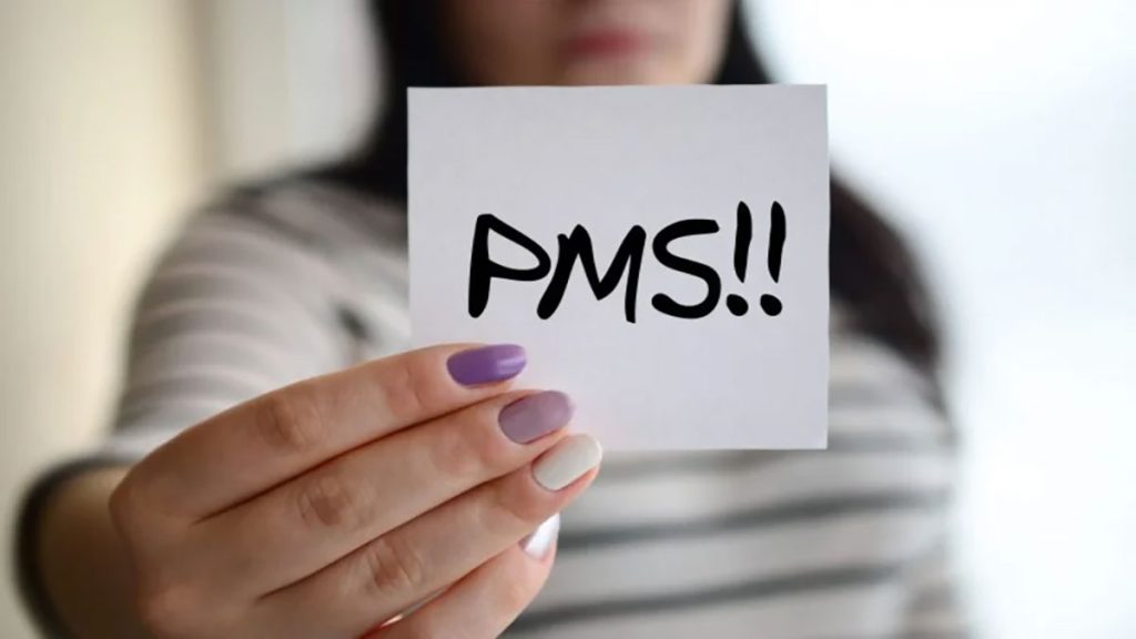 با سندرم پیش از قاعدگی (PMS)